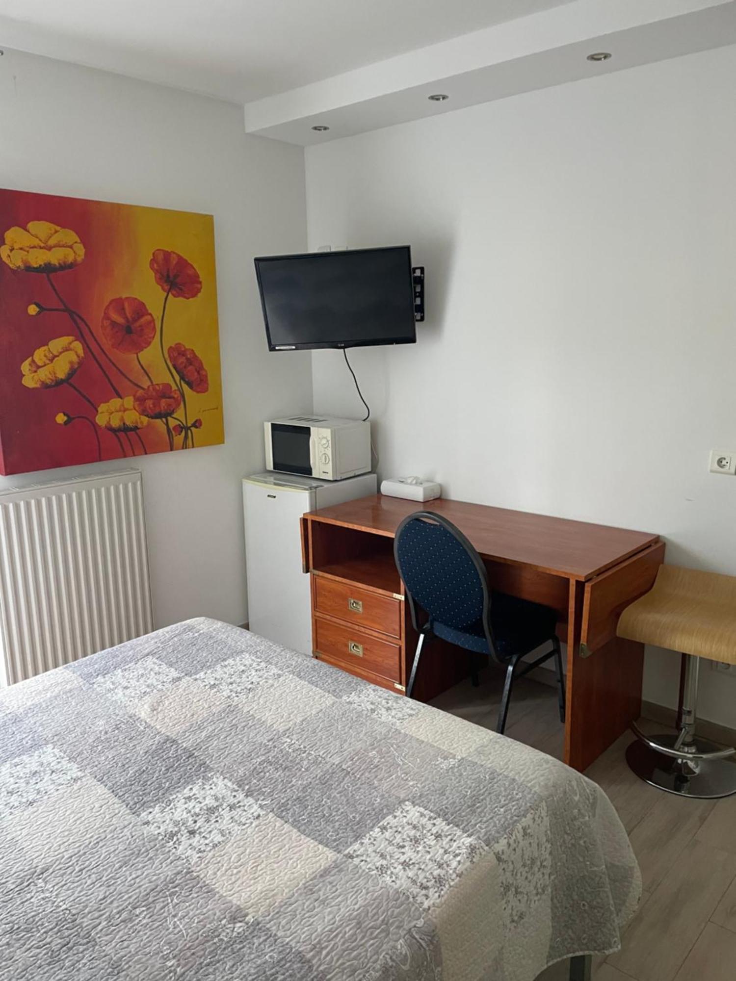 L'Abribis Hotel Firminy Room photo