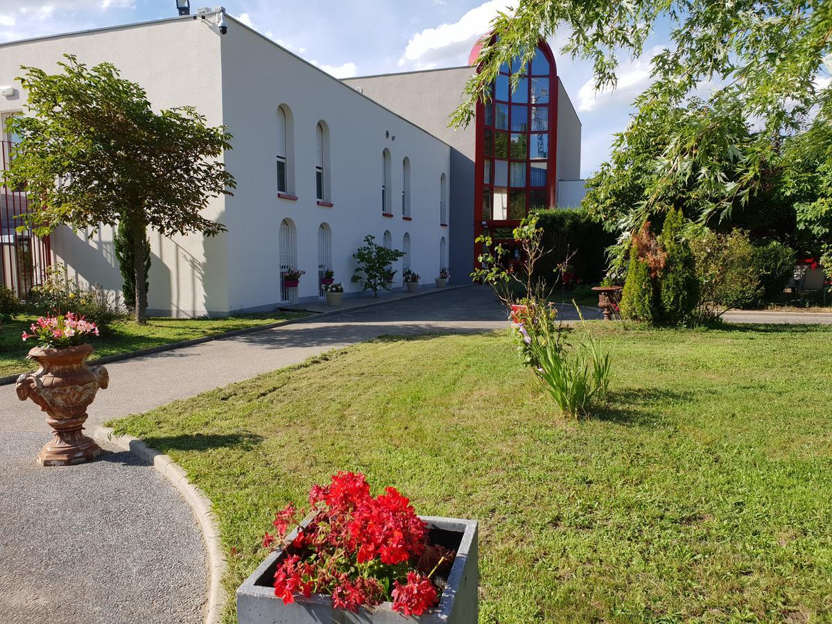 L'Abribis Hotel Firminy Exterior photo
